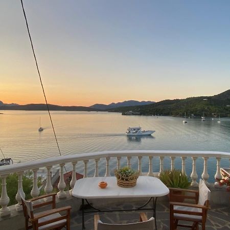 Kasteli Suite Poros Town ภายนอก รูปภาพ
