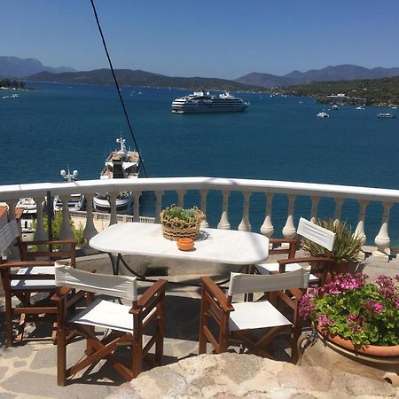 Kasteli Suite Poros Town ภายนอก รูปภาพ