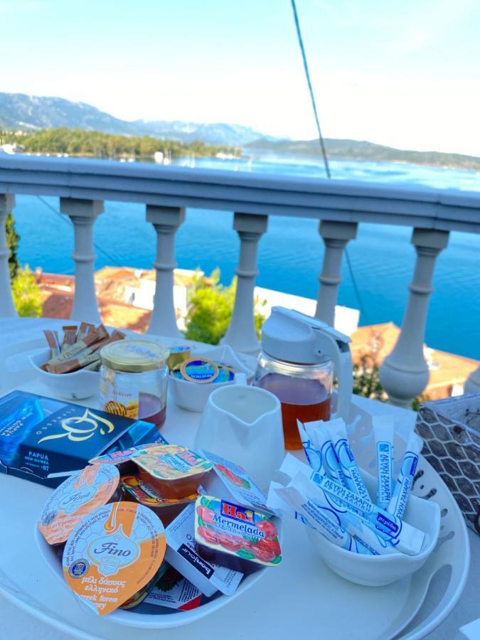 Kasteli Suite Poros Town ภายนอก รูปภาพ