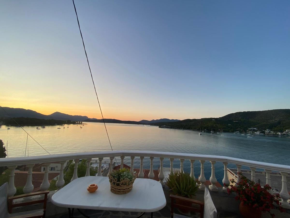 Kasteli Suite Poros Town ภายนอก รูปภาพ