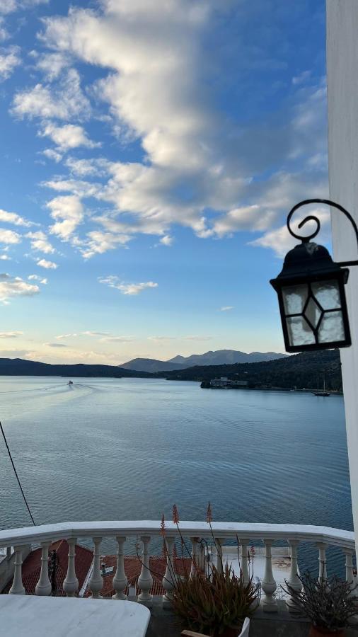 Kasteli Suite Poros Town ภายนอก รูปภาพ