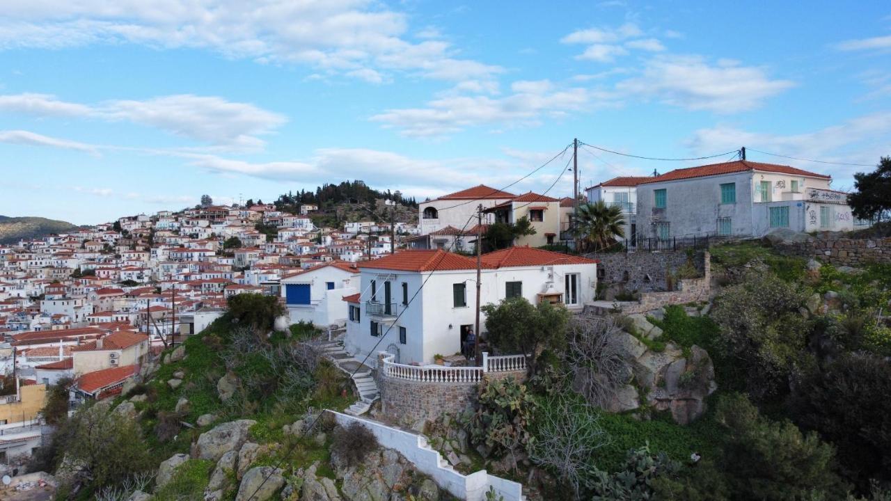 Kasteli Suite Poros Town ภายนอก รูปภาพ