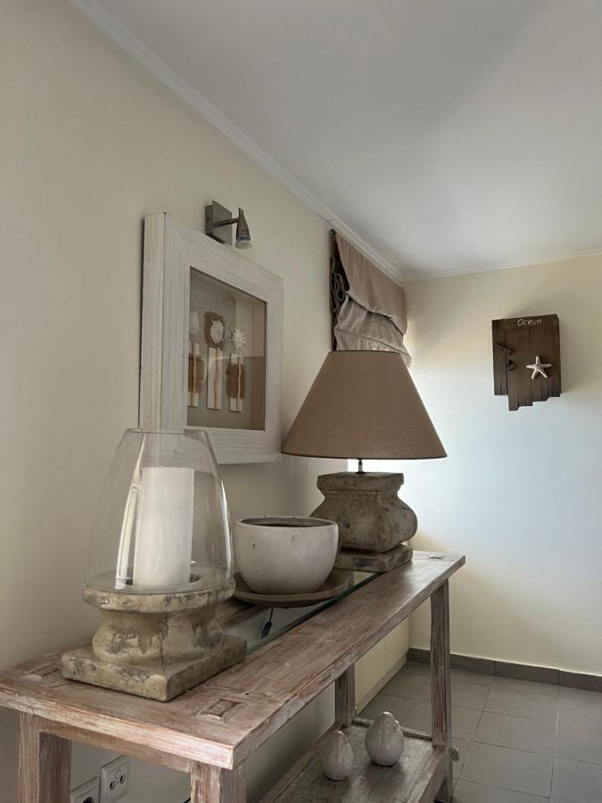 Kasteli Suite Poros Town ภายนอก รูปภาพ