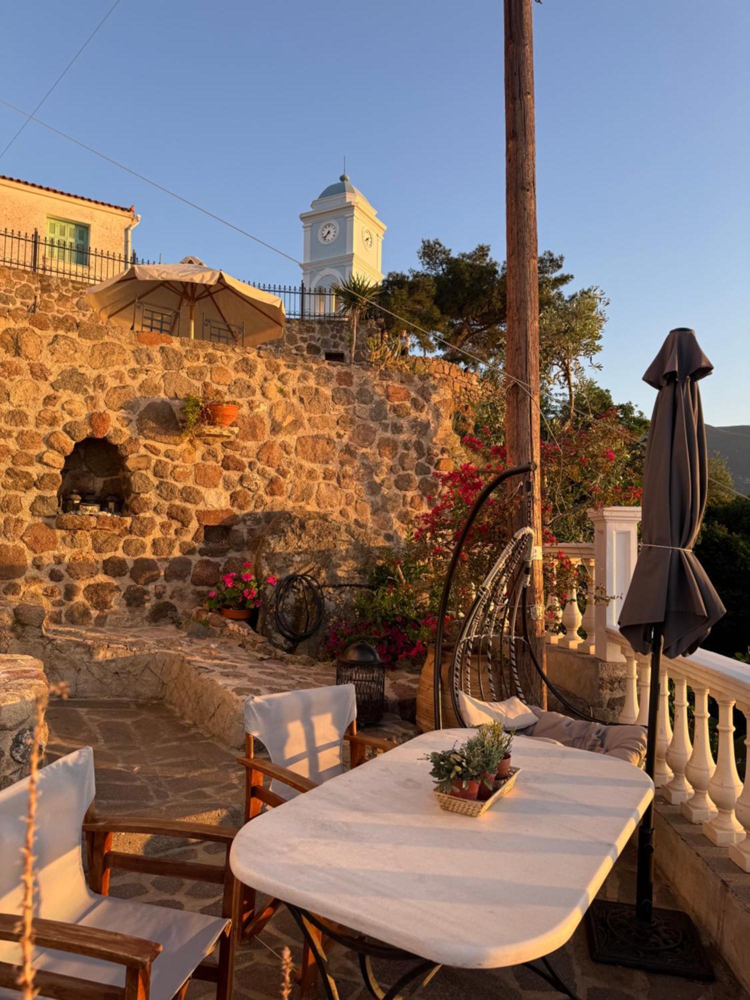 Kasteli Suite Poros Town ภายนอก รูปภาพ