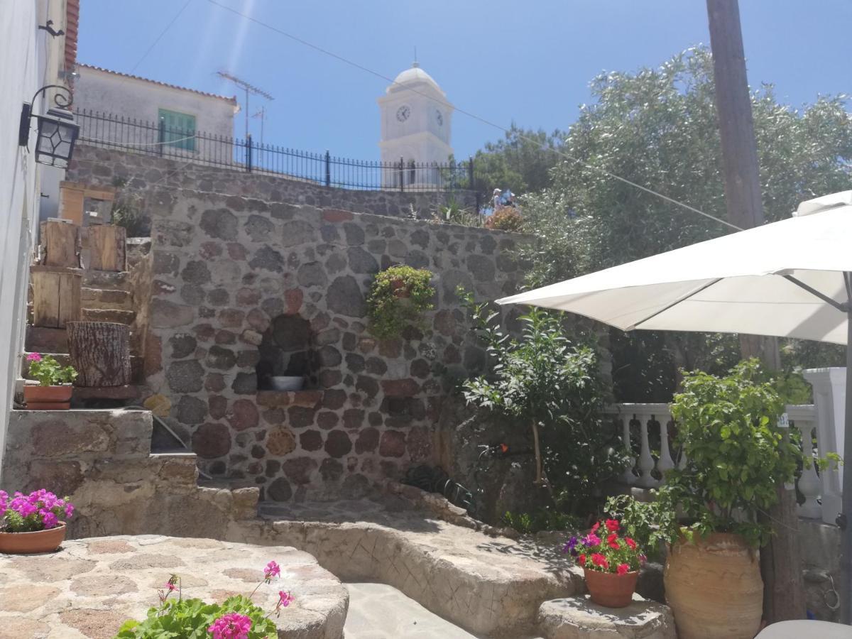 Kasteli Suite Poros Town ภายนอก รูปภาพ
